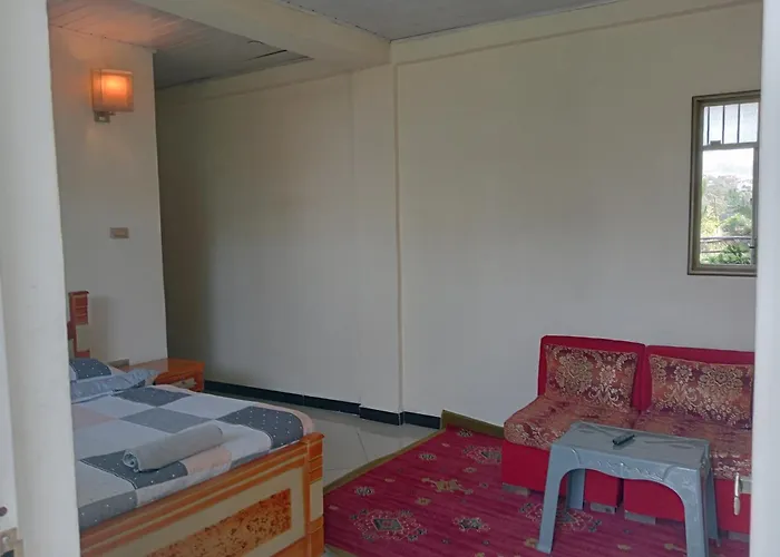 Avi Guest House