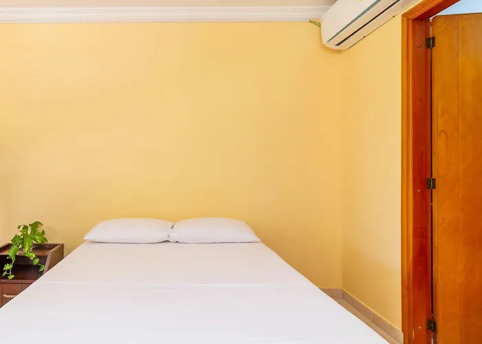 Hostal Cartagonova - Habitaciones Privadas Y Amplias Cerca A Zonas Turisticas