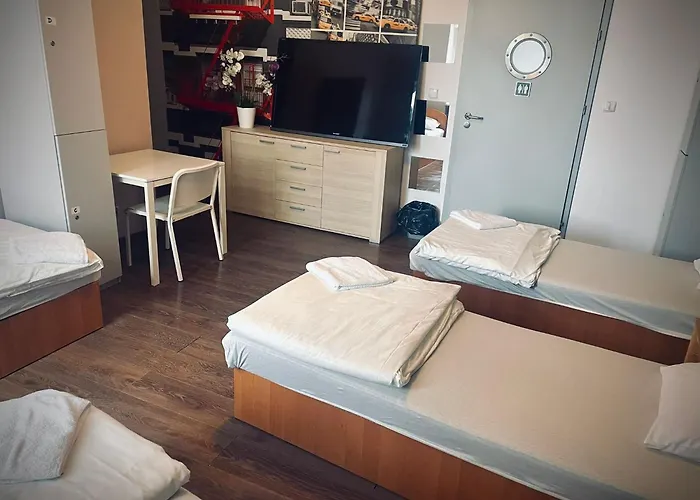 3 City Hostel