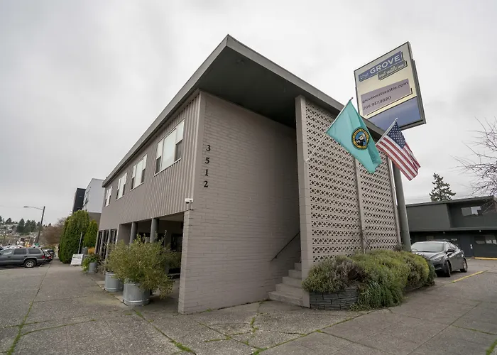 The Grove West Seattle Inn