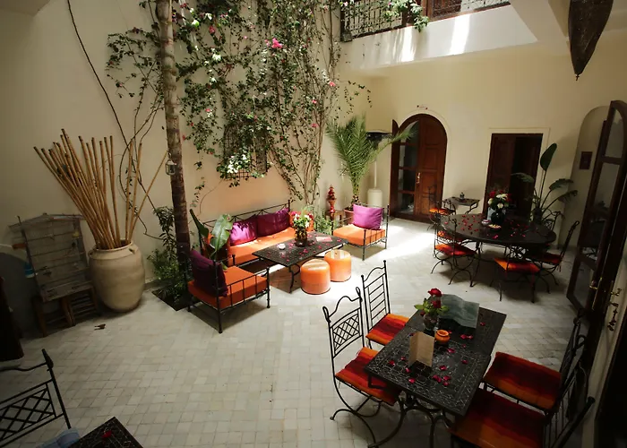 Riad White Flowers