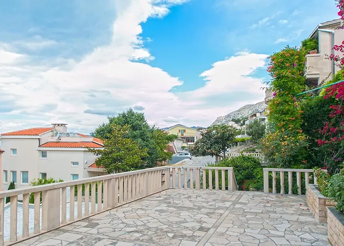 Apartments And Rooms By The Sea Brela, Makarska - 2752