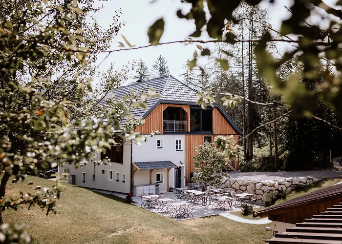 Schutzhaus Am Hohen Camper - Dein Basislager Im Salzkammergut