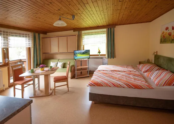 Lindenhof**, Pension