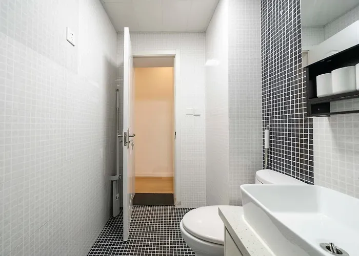 Shanghai Chic B&B-Near Nanjing West Road Commercial District,350 Walk From The Nature History Museum Subway