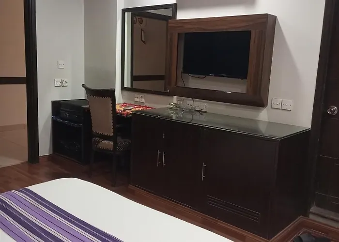 Hira Guest House