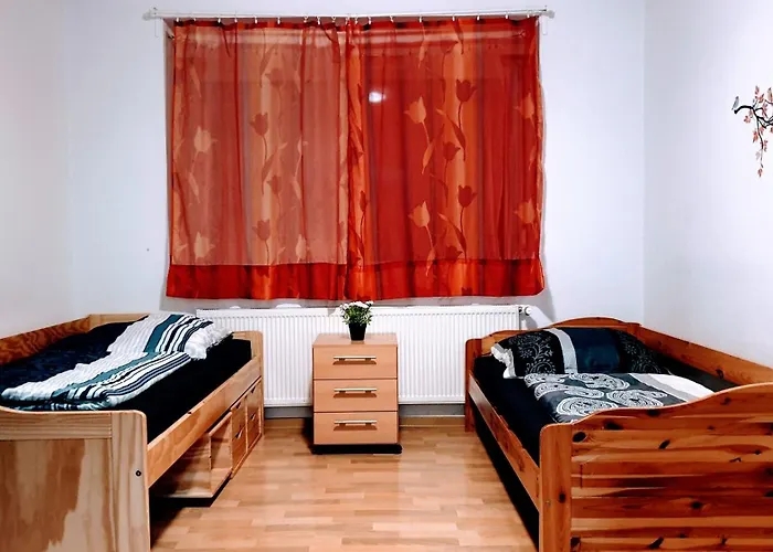 Zentrale Privatzimmer - Gemeinschaftskueche&Badezimmer - Free WiFi