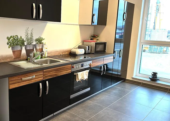 Compact Single Room With Shared Bathroom Ideal For Travelers