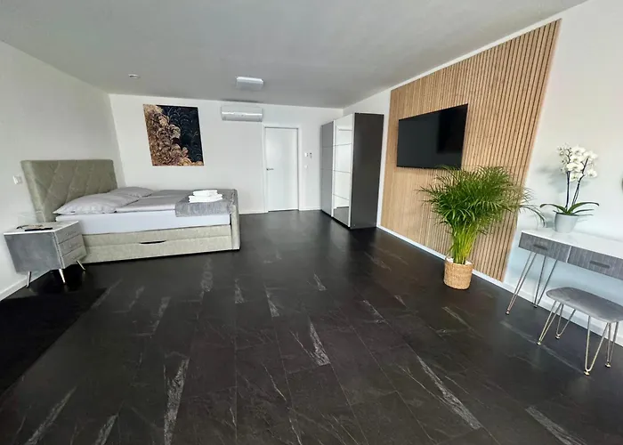 Erdeis Apartments