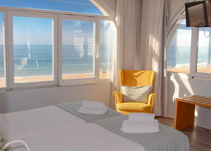 Golden Beach Guest House&Rooftop Bar