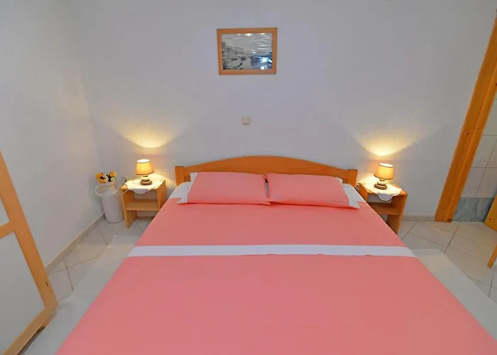 Roberto Apartments