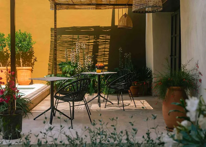 Marcelle En Camargue - Intra Muros - Piscine Et Jardin - Petit Dejeuner Compris