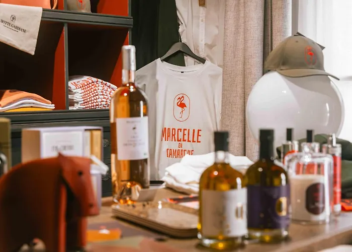 Marcelle En Camargue - Intra Muros - Piscine Et Jardin - Petit Dejeuner Compris
