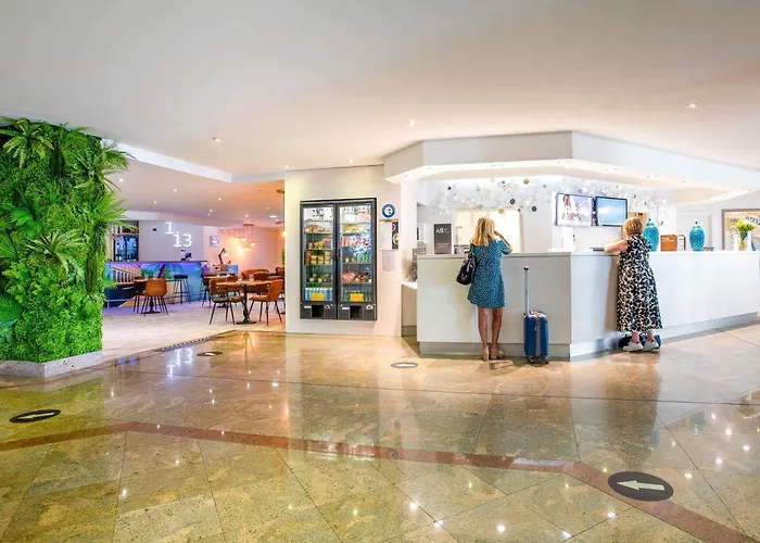  Mercure Marseille Centre Vieux Port
