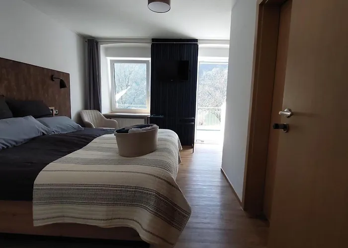 Haus Moselliebe - Charmantes Frühstücks Zimmer mit Balkon und Blick auf die Mosel. Raucherfreihaus