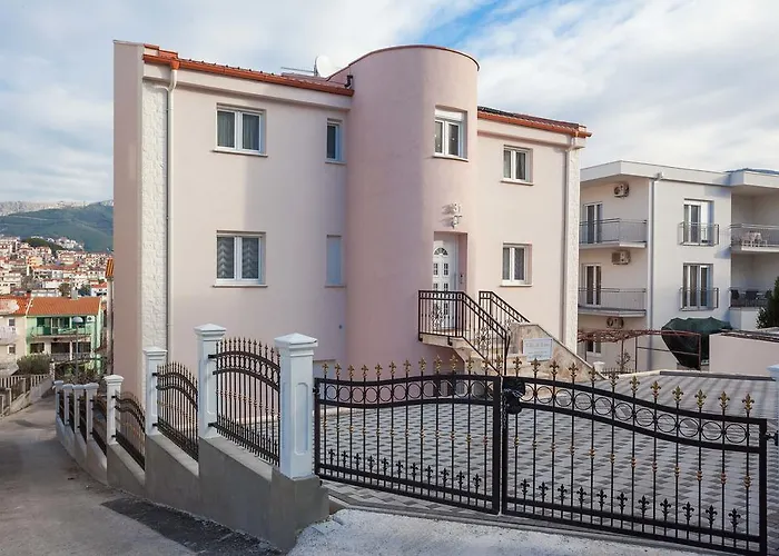 Ferienvermietung: Villa De Luxe